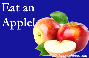 McHenry chiropractic care encourages healthy diets full of fruits and veggies, so enjoy an apple the apple season!